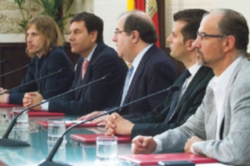 Primer acuerdo de legislatura para atajar los problemas de la región 1 El presidente de la Junta