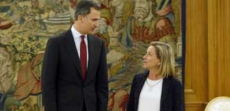 Coalición Canaria propone unas nuevas elecciones sin debate de investidura 1 El Rey Felipe VI conversa con la diputada de Coalición Canaria