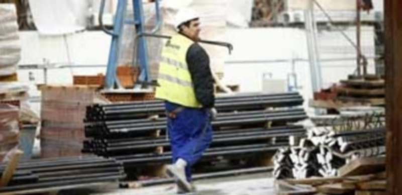 El salario medio de los trabajadores con educación primaria es un 75% inferior al de los que tienen estudios superiores. / E.P.