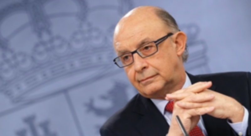 El Gobierno aprueba 13.427 nuevas plazas de empleo público 1 El Ministro de Hacienda Cristóbal Montoro durante una rueda de prensa. / EFE