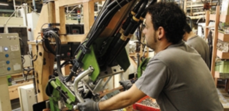 Las exenciones se aplicarían a las cotizaciones de trabajadores y empresarios. / Efe