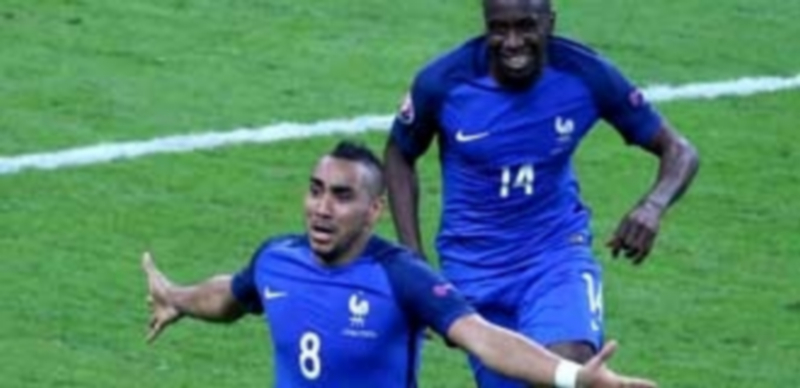 Francia, a brillar y seducir 1 Payet celebra el gol que dio a Francia la victoria in extremis ante Rumanía. / EFE