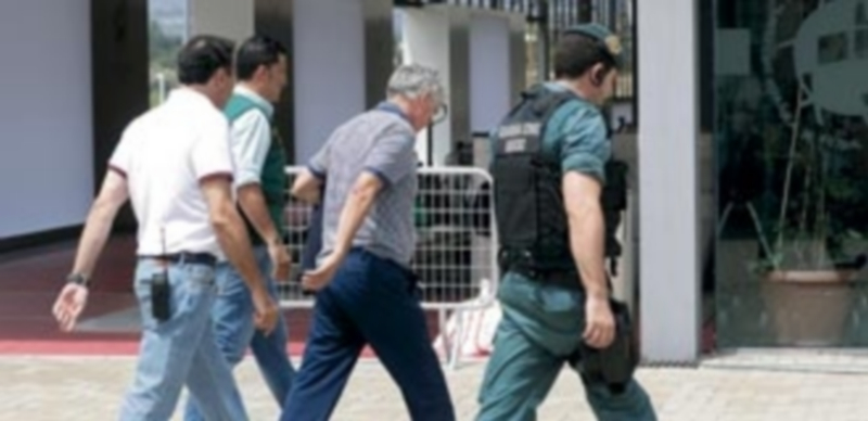 Ángel María Villar (en el centro)