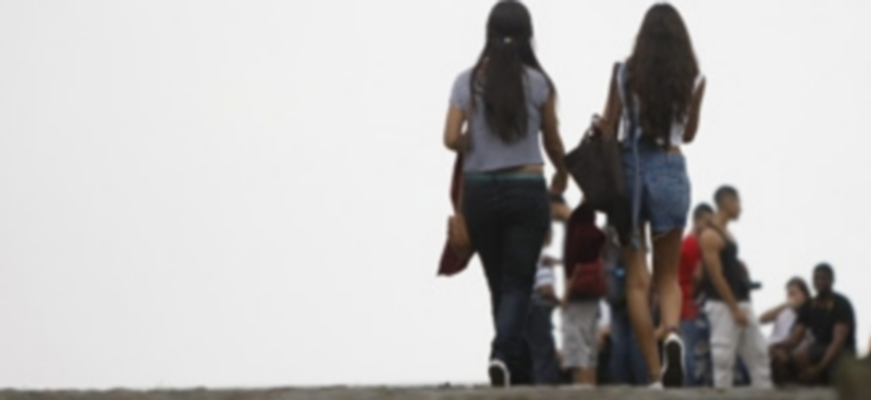 El informe ‘Brecha salarial de género’ recomienda políticas que disminuyan las diferencias entre hombres y mujeres. / Efe