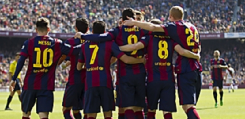 Set, victoria y liderato 1 Los jugadores del FC Barcelona celebran el primer gol del partido ante el Rayo Vallecano