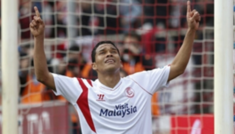 Bacca celebra su gol