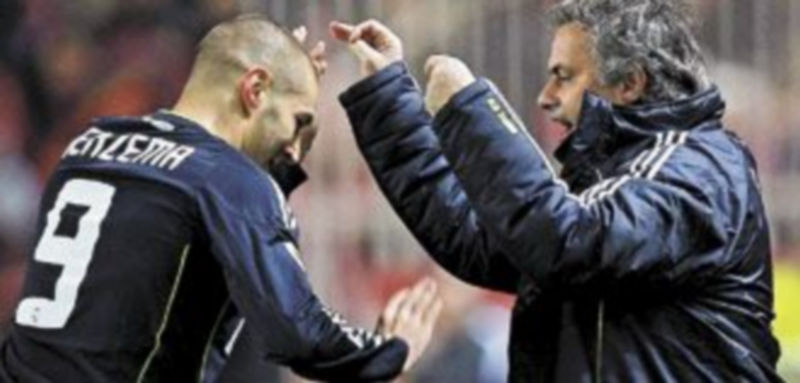 Karim Benzema ya está recuperado de su lesión y podrá jugar en la ‘Catedral’. / Efe