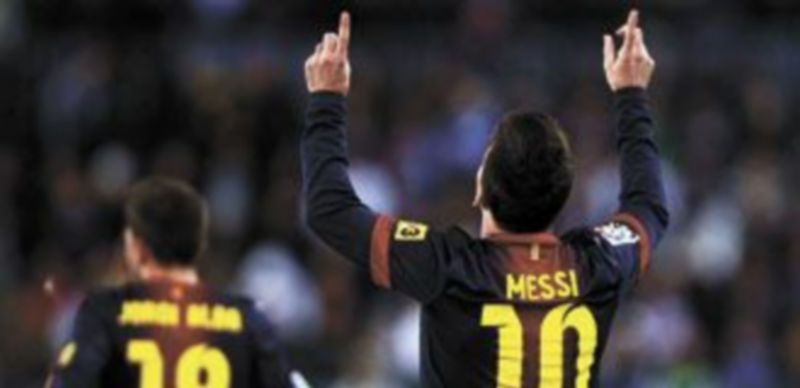 El recién nombrado ‘Balón de Oro’ abrió el marcador en La Rosaleda y dio la asistencia a Cesc para que pusiera el 0-2 en el luminoso del estadio andaluz. / Reuters