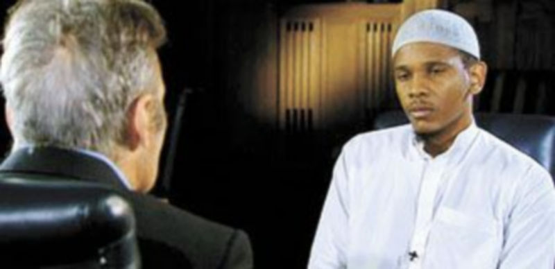 Los símbolos de recuerdo y tristeza permanecen en las calles de Londres. / Reuters