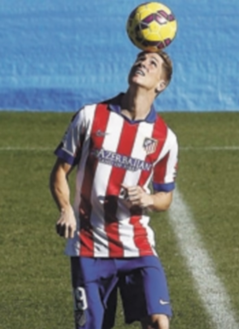 Fernando Torres será uno de los grandes atractivos del derbi madrileño. / EFE