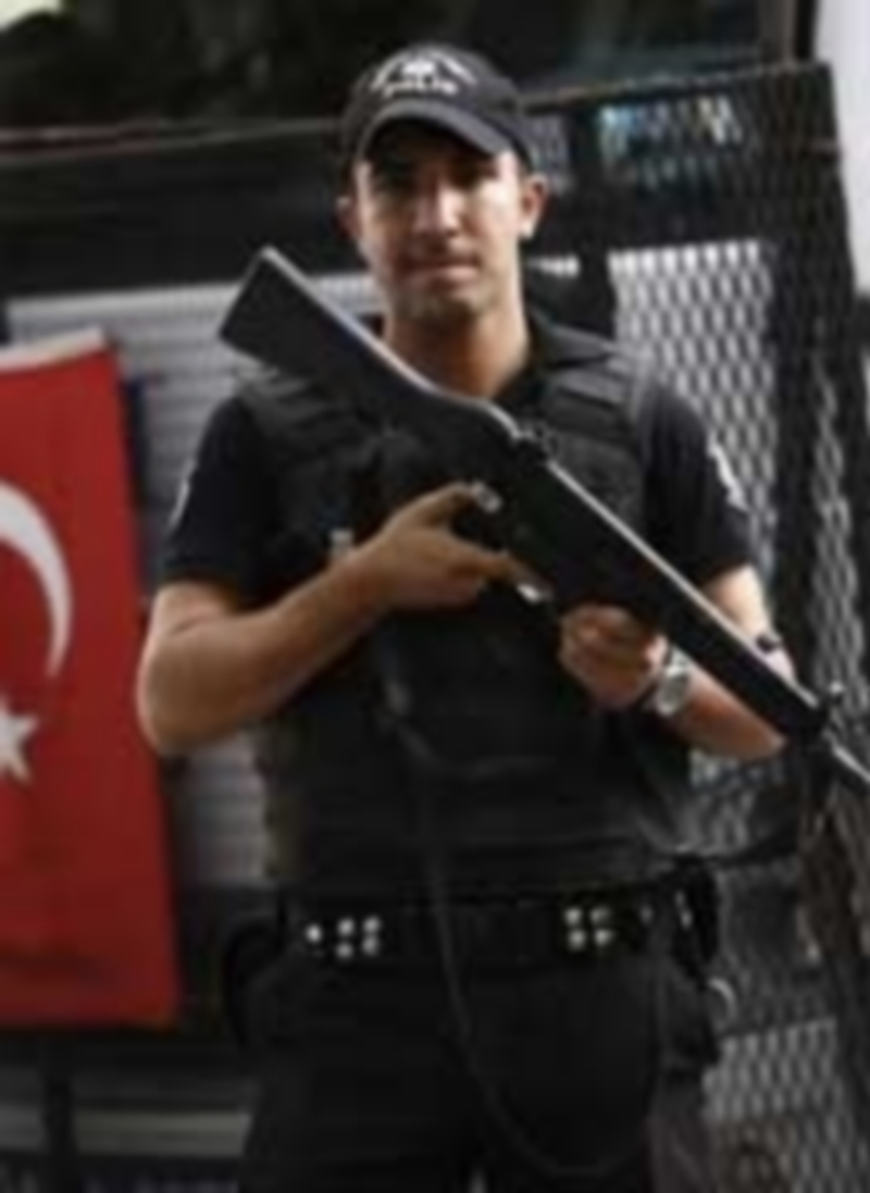 La decisión tiene lugar un día después de que las fuerzas de seguridad turcas terminaran las operaciones Nusaybin. / Efe