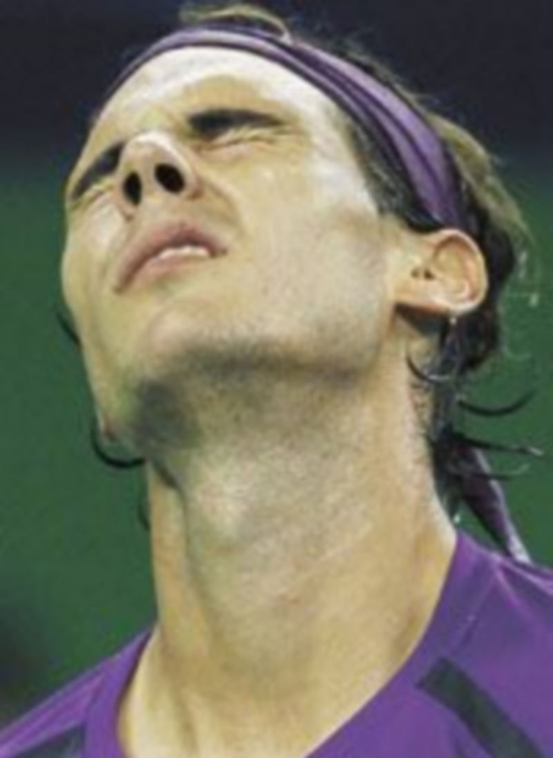 Nadal se lamenta tras perder ante el correoso tenista germano. / A. Song (Reuters)