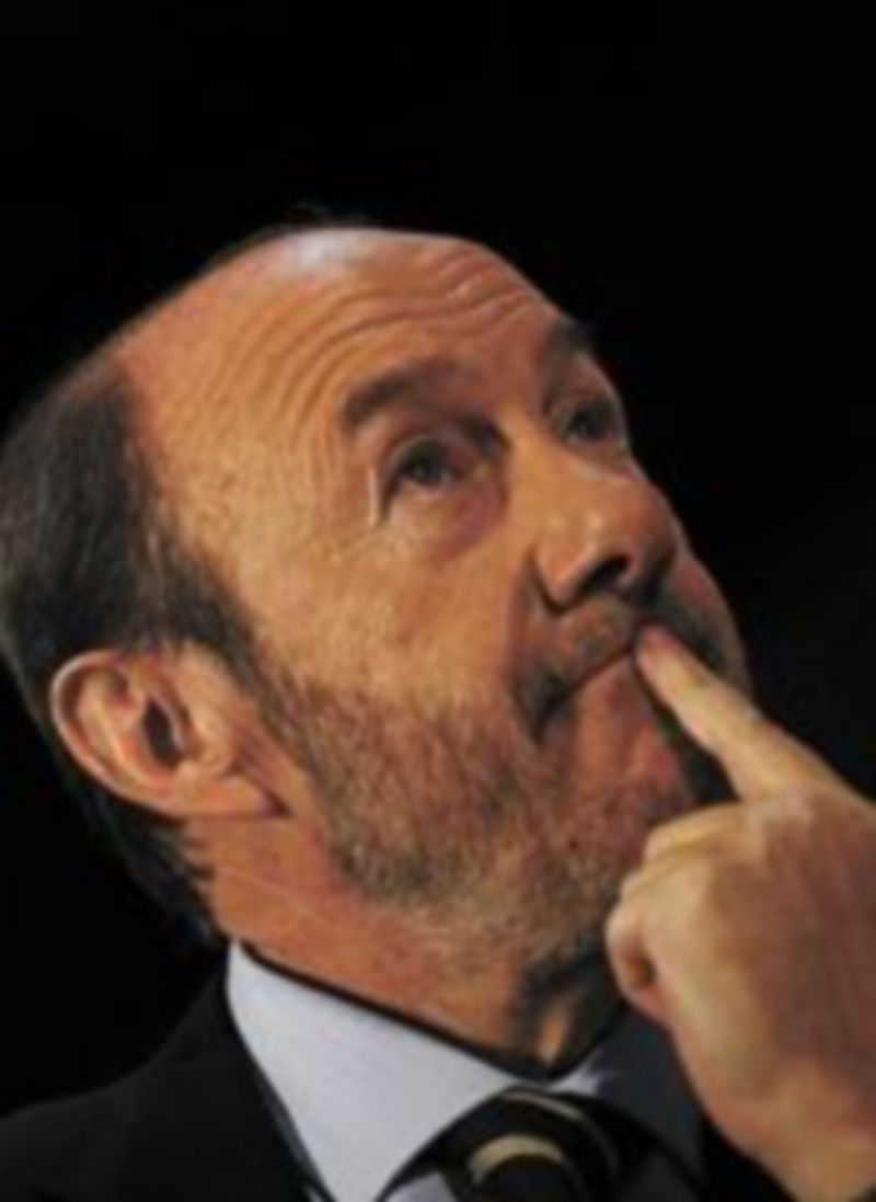 El candidato del PSOE participó ayer en varios actos electorales en Cataluña