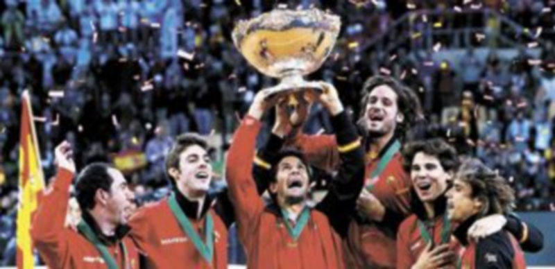 Los jugadores del equipo español David Ferrer (d)