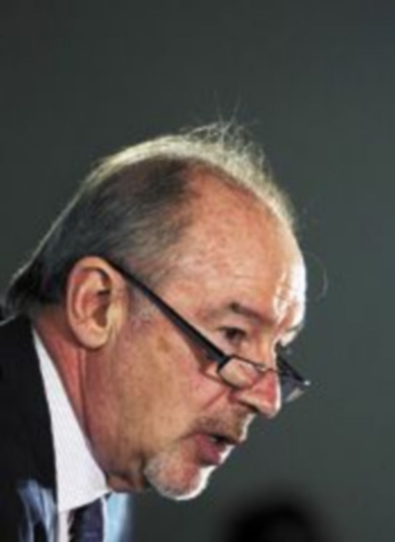 Rodrigo Rato lanzó un mensaje de tranquilidad a los 10 millones de clientes de la entidad tras anunciar su dimisión. / Reuters.