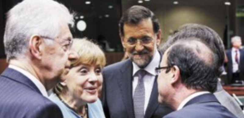 Angela Merkel conversa con Mario Monti (i)