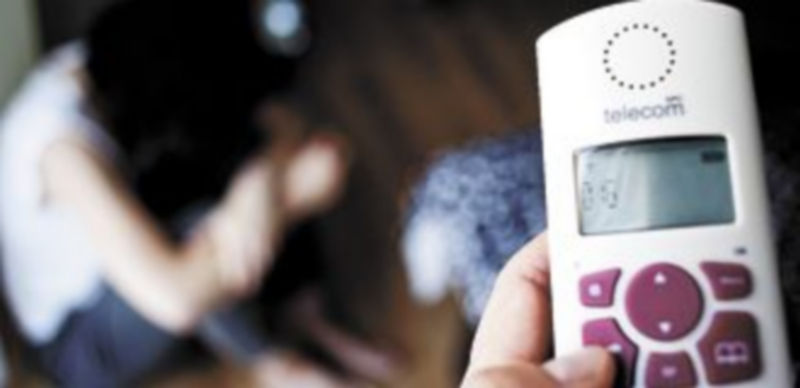El teléfono 016 ayuda a las mujeres víctimas de acoso a defender su situación con total discreción. / Valdivielso