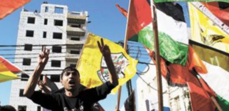 Las calles de Hebrón se llenaron de personas que celebraron la decisión antes de que ésta se conociera.  / Reuters