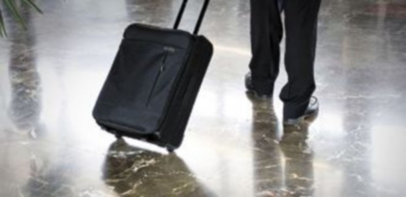 La alta tasa de paro en España y el boca a boca son las principales razones que empujan a los jóvenes a hacer las maletas y marcharse. / Valdivielso