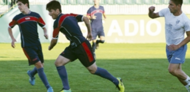 Santi Sedano aprovechó el partido ante el Unami CP para seguir probando a sus jugadores. / Fran Muñoz