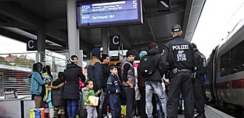 Los 28 se reunen para alcanzar medidas ante los movimientos migratorios que continúan llegando desde Oriente. / Efe