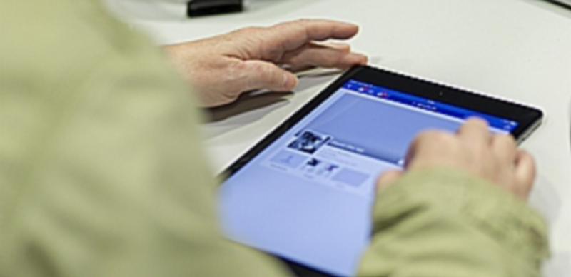 El detenido hizo creer que era una mujer en busca de un juego erótico. / E. P.