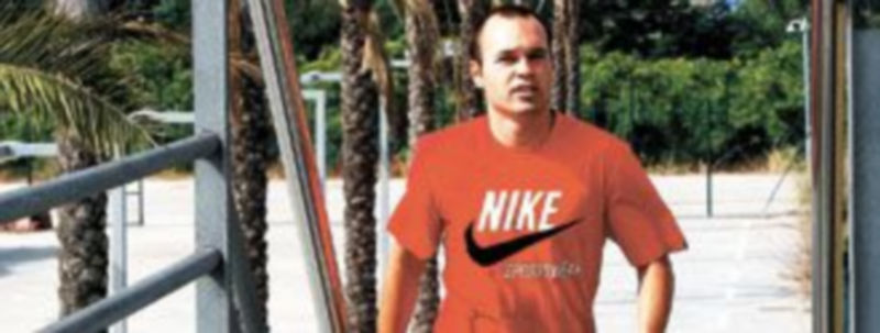 Andrés Iniesta asume que otros compañeros llegarán a la Supercopa en mejor forma que él. / Reuters