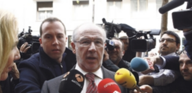 Los medios de comunicación intentan conseguir declaraciones de Rodrigo Rato