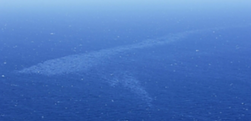 El derrame se encuentra a 60 kilómetros de las costas canarias y se estaría alejando hacia el suroeste