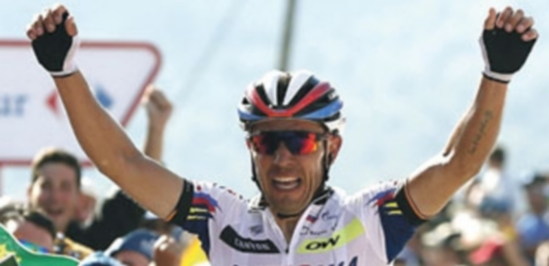 Joaquim ‘Purito’ Rodríguez coronó de manera soberbia el pico asturiano. / EFE