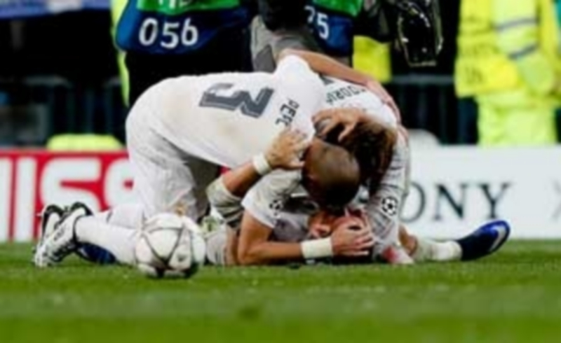 El Bernabéu clama la Liga 1 El Real Madrid vuelve al Santiago Bernabéu ocho días después de lograr la remontada ante el Wolfsburgo para cerrar la clasificación a semifinales de la Champions. / EFE