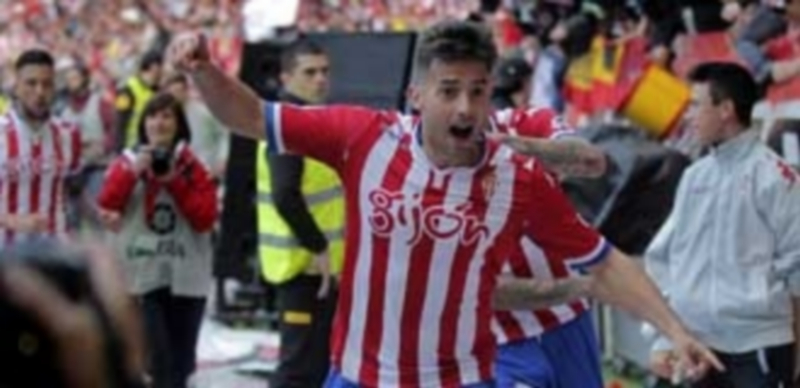 Jony celebra el primer gol del Sporting ante el Villarreal para encarrilar la permanencia de los asturianos un año más en Primera División. / EFE