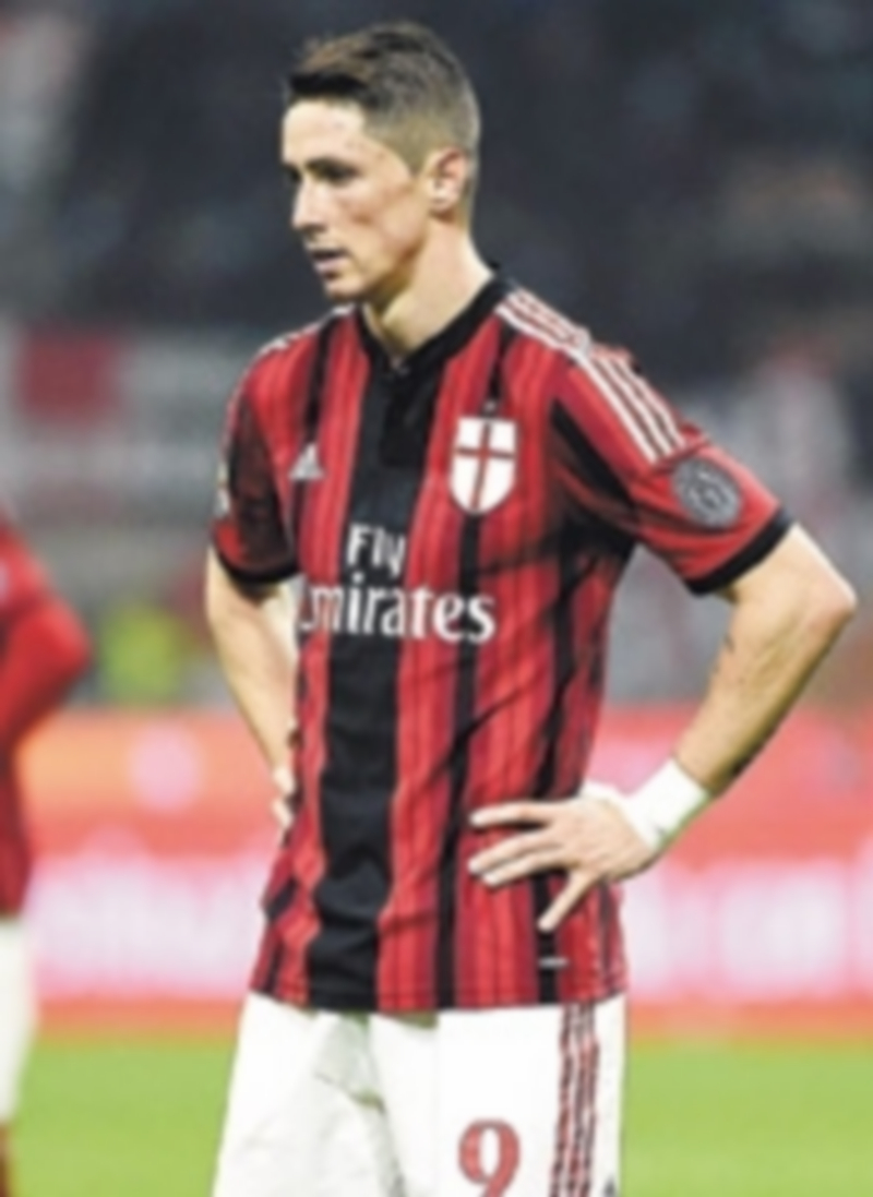 Fernando Torres en uno de sus últimos partidos con la camiseta del Milan. / EFE