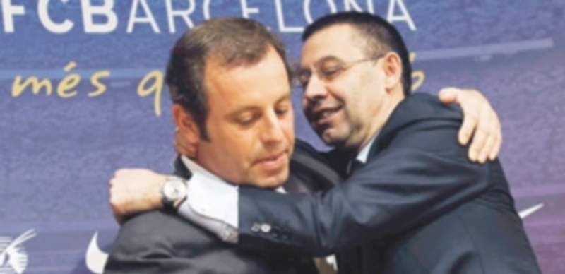 Bartomeu (d) era el vicepresidente deportivo del FC Barcelona hasta que asumió el mando tras la dimisión de Rosell (i). / EFE