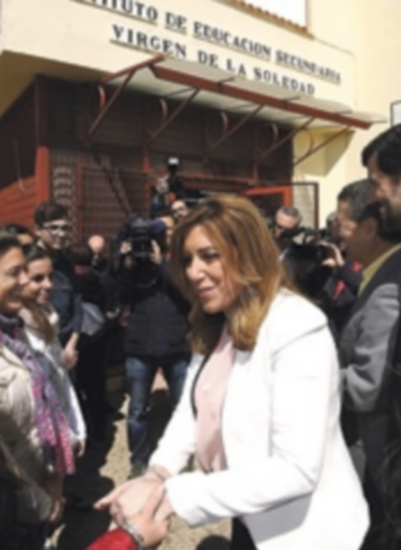 La presidenta de la Junta afirma que tenderá “la mano a todo el mundo”. / Efe