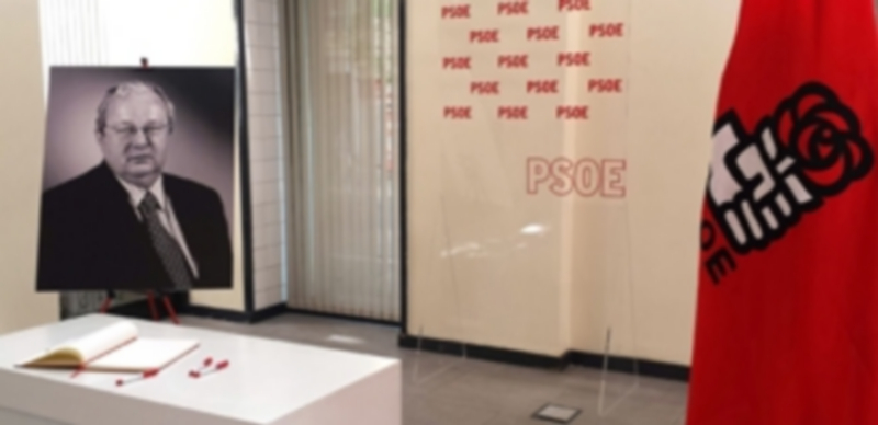 Libro de condolencias puesto al servicio de la ciudadanía en Ferraz. / Efe