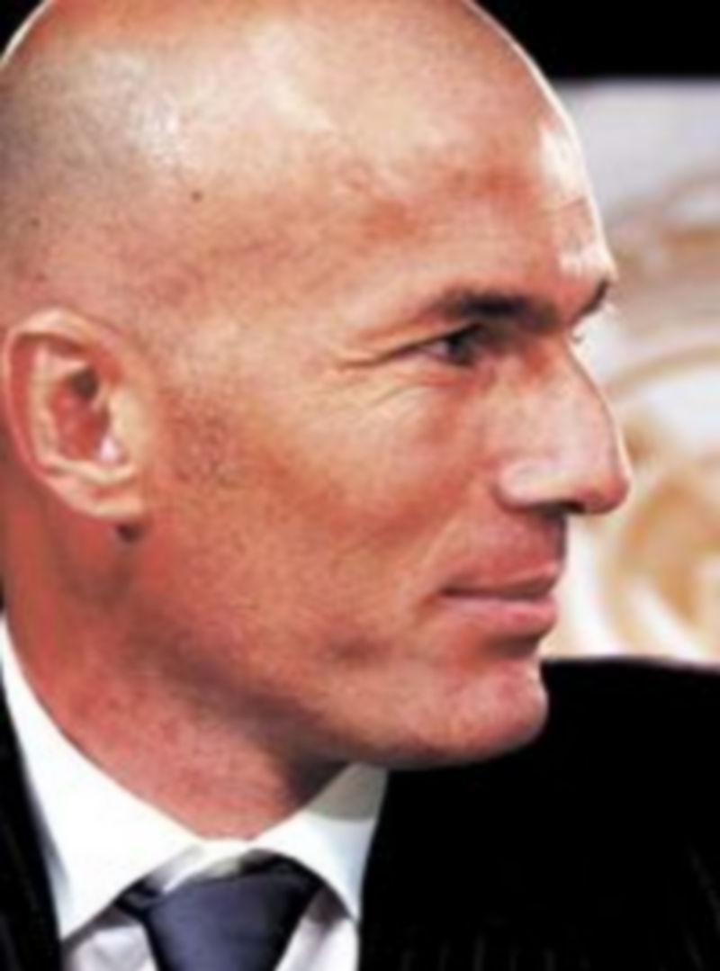 El francés ostenta ahora el cargo de director del primer equipo. / Efe