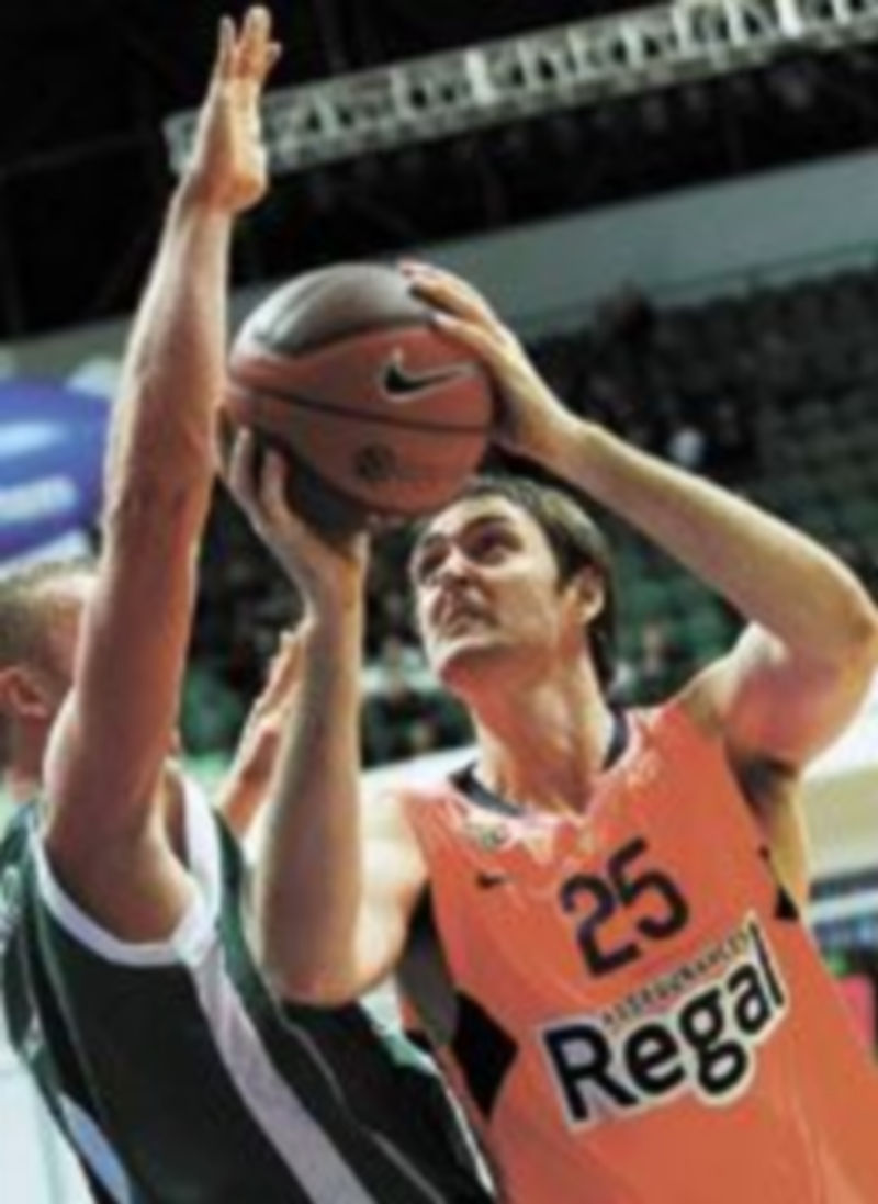 El ala-pívot esloveno del Barcelona