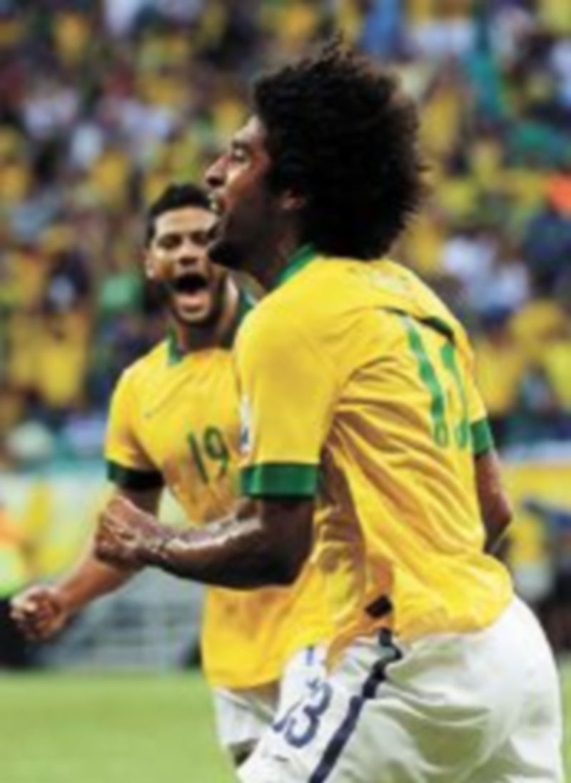 Dante inauguró el marcador al aprovechar un rechace de Buffon. / Reuters