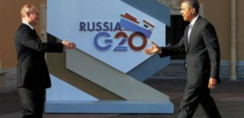 Vladimir Putin recibe a Barack Obama a su llegada a la sede donde se celebra hasta hoy la cumbre del G-20. / Efe