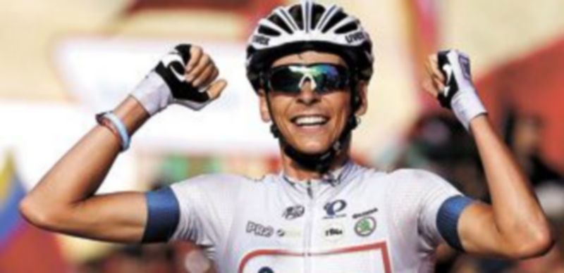 El joven corredor francés le arrebató la victoria al colombiano Urán en la ‘photo finish’. / Javier Lizón (Efe)