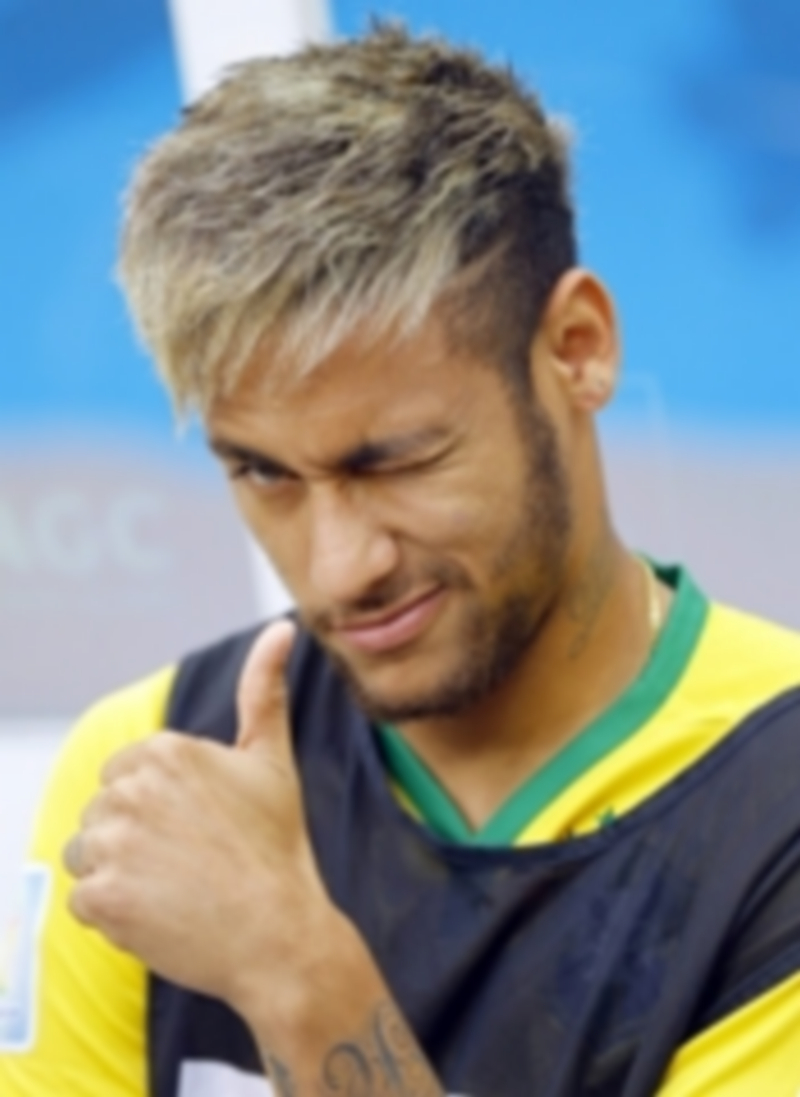 Neymar saluda con un guiño a los aficionados en el recién concluido Mundial de Brasil. / Efe