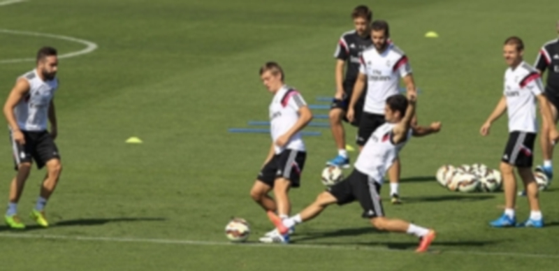 El Real Madrid durante un entrenamiento preparatorio para el partido de hoy ante la Real Sociedad