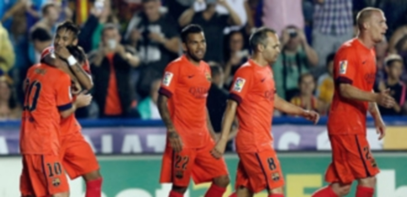 El delantero brasileño del FC Barcelona Neymar Jr. celebra su gol con Lionel Messi