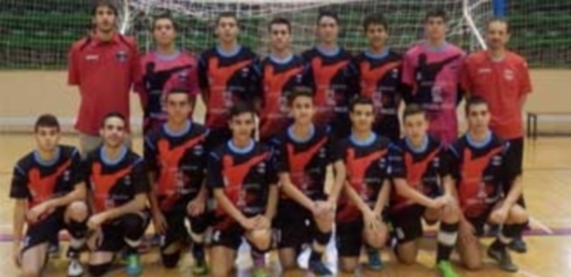 El técnico Quique Yuste (primero por la izquierda