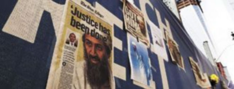 En numerosas ciudades estadounidenses han pegado en las calles las portadas de los periódicos que anuncian la muerte del líder de Al Qaeda. / Reuters