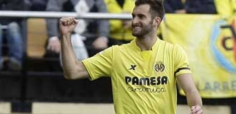 El Villarreal gana al Levante y se acerca al Real Madrid 1 Leo Baptistao marcó el primer gol del encuentro tras un pase de Bruno. / EFE