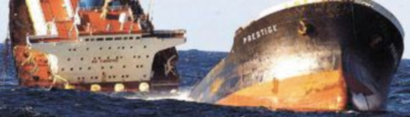 El petrolero monocasco sufrió un accidente en noviembre de 2002 mientras navegaba con 77.000 toneladas de combustible frente a las costas gallegas. / Efe
