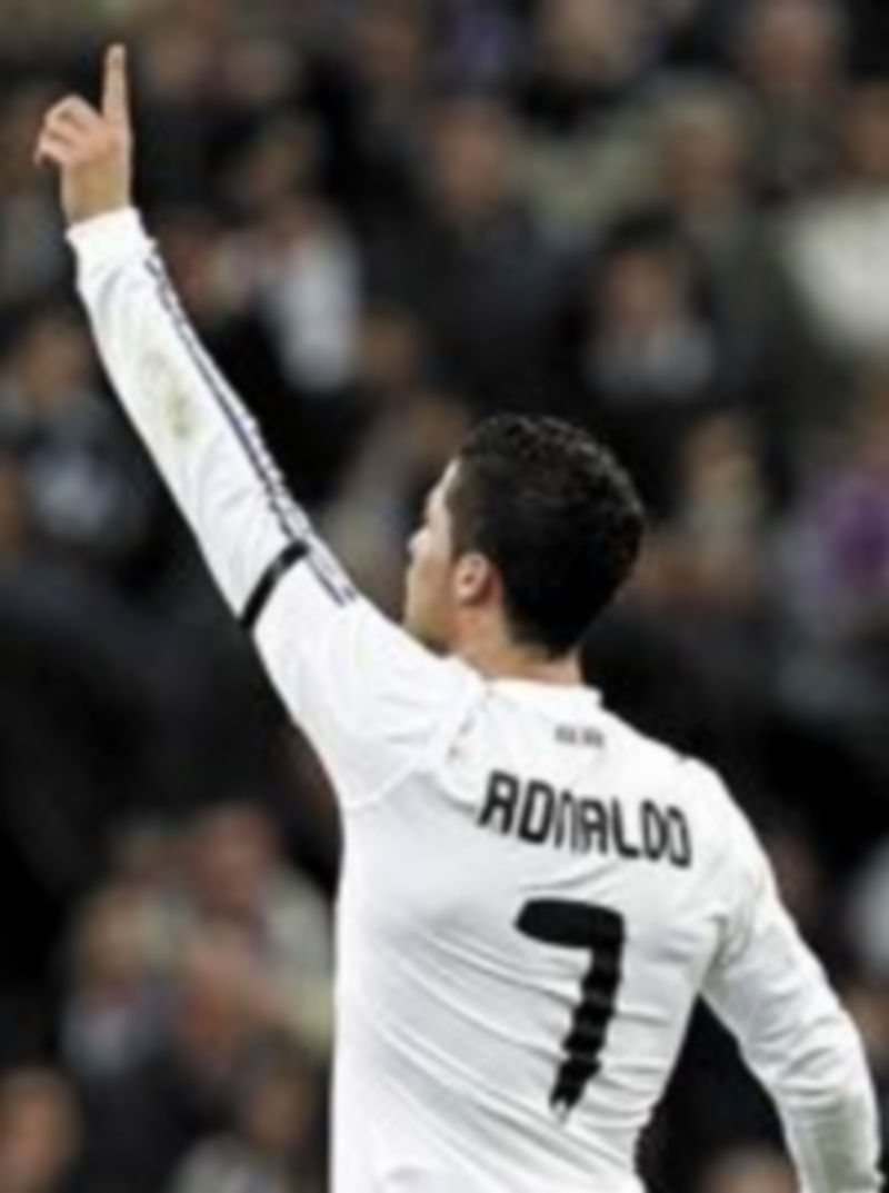 Cristiano Ronaldo festeja su segundo tanto ante la Real. / Ángel Díaz (Efe)