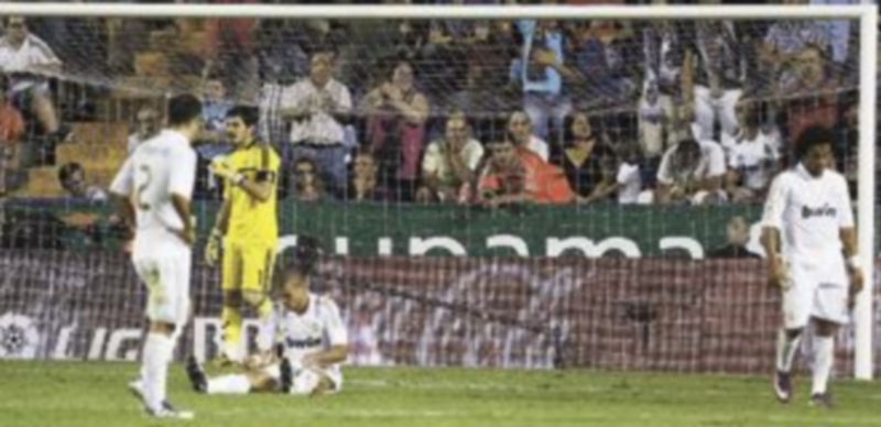 Los integrantes de la defensa blanca